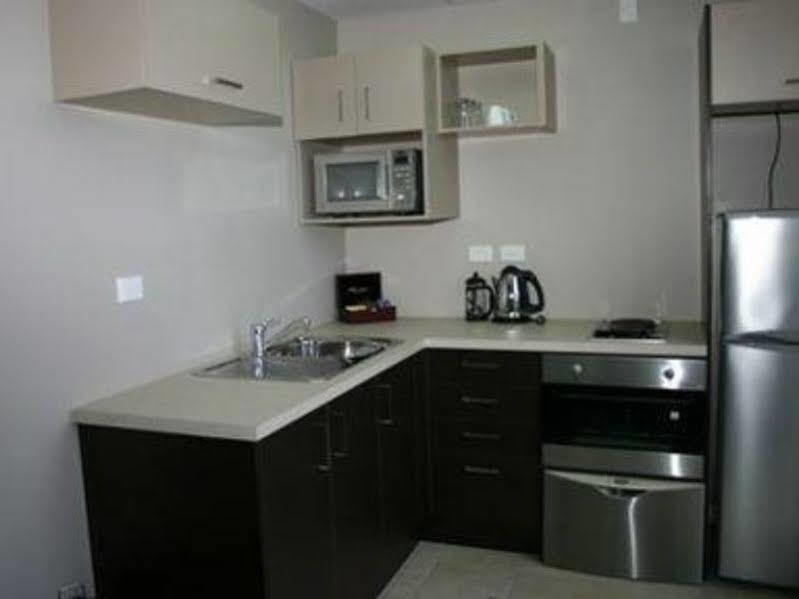 Quest On Ward Serviced Apartments Hamilton Room photo
